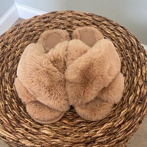 Auden Plush Brown Slippers